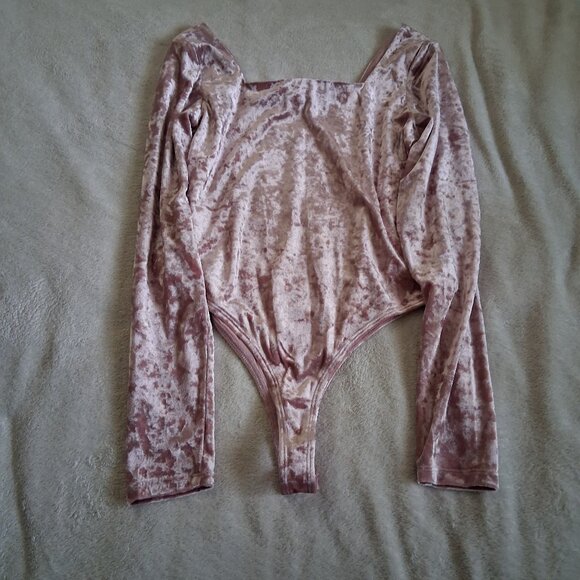 Francesca's NWT Women's Size M Rose Pink Stacy Square Neck Velvet Bodysuit - Picture 8 of 12